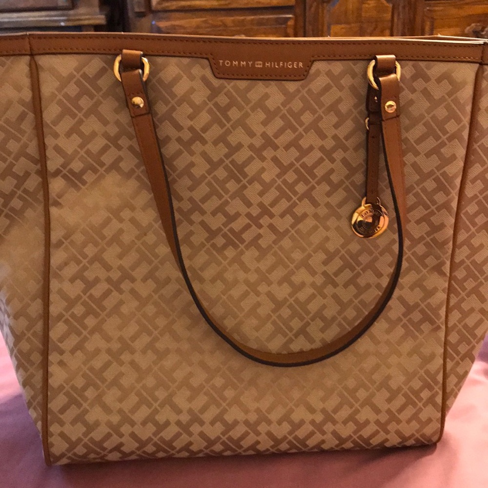 Tommy Hilfiger bag